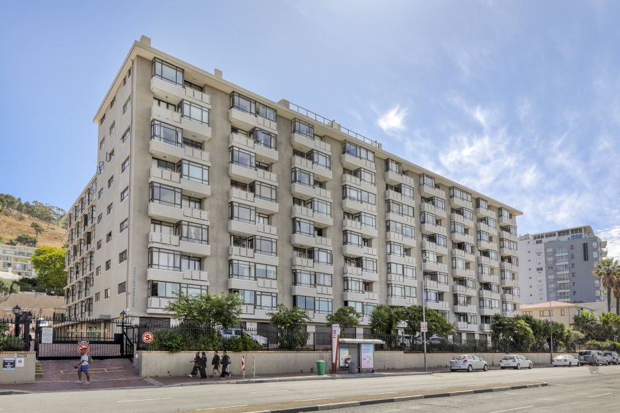 To Let 1 Bedroom Property for Rent in Green Point Western Cape